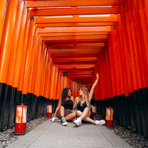 Japan meets Hongkong: Konbini, Karaoke & Kung Fu!